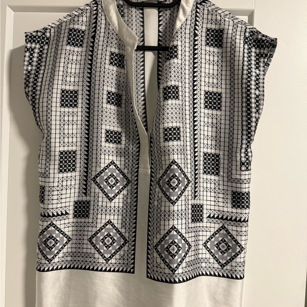 Ricki's Black & White Geometric Sleeveless Tunic